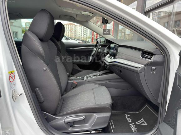 Auto Velux 2023 Boyasız Skoda Octavia 1.5 e-Tec Dsg Premium