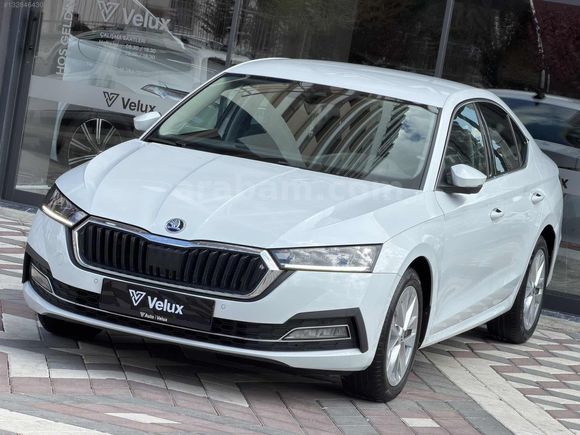 Auto Velux 2023 Boyasız Skoda Octavia 1.5 e-Tec Dsg Premium