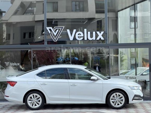 Auto Velux 2023 Boyasız Skoda Octavia 1.5 e-Tec Dsg Premium