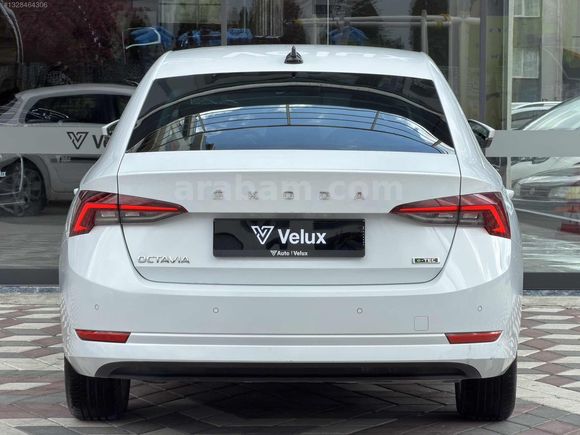 Auto Velux 2023 Boyasız Skoda Octavia 1.5 e-Tec Dsg Premium