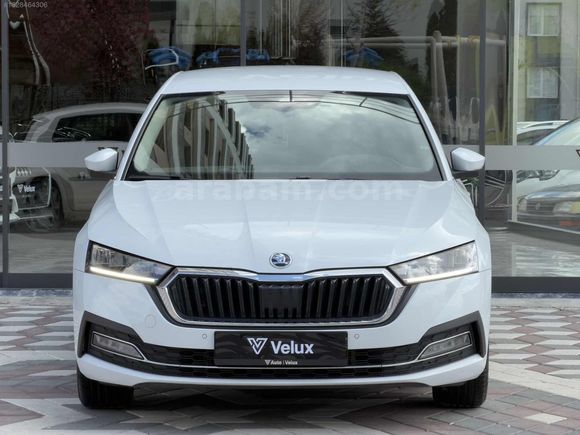 Auto Velux 2023 Boyasız Skoda Octavia 1.5 e-Tec Dsg Premium