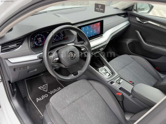 Auto Velux 2023 Boyasız Skoda Octavia 1.5 e-Tec Dsg Premium