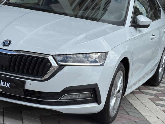 Auto Velux 2023 Boyasız Skoda Octavia 1.5 e-Tec Dsg Premium