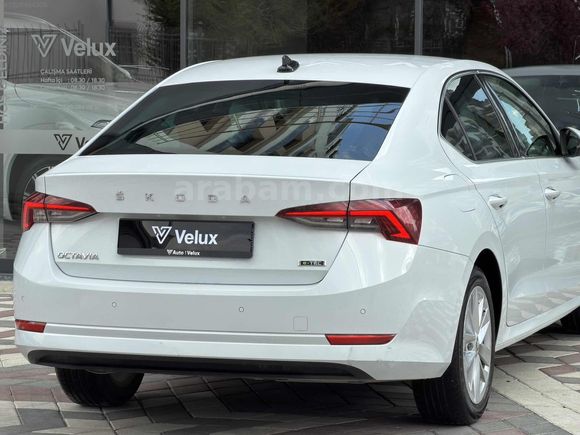 Auto Velux 2023 Boyasız Skoda Octavia 1.5 e-Tec Dsg Premium