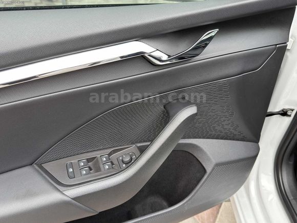 Auto Velux 2023 Boyasız Skoda Octavia 1.5 e-Tec Dsg Premium