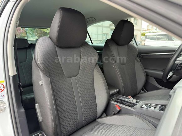 Auto Velux 2023 Boyasız Skoda Octavia 1.5 e-Tec Dsg Premium
