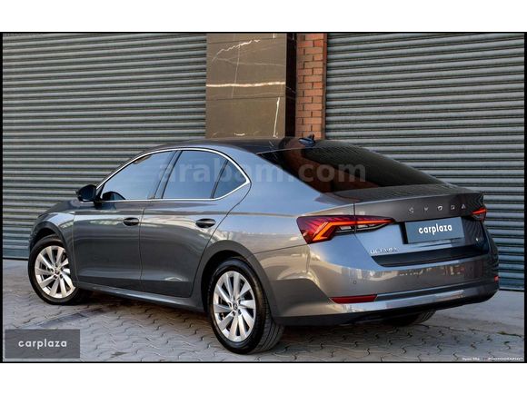 carplaza - 2024 BOYASIZ OCTAVIA 1.5 e-tec PREMIUM SERVİS BAKIMLI