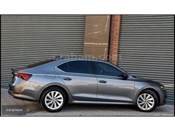 carplaza - 2024 BOYASIZ OCTAVIA 1.5 e-tec PREMIUM SERVİS BAKIMLI