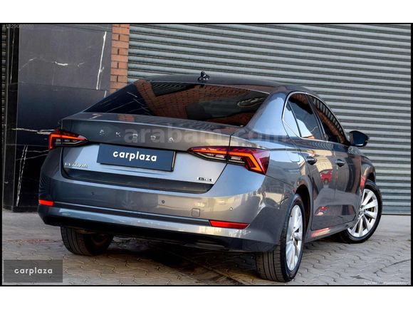 carplaza - 2024 BOYASIZ OCTAVIA 1.5 e-tec PREMIUM SERVİS BAKIMLI