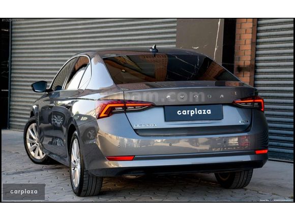 carplaza - 2024 BOYASIZ OCTAVIA 1.5 e-tec PREMIUM SERVİS BAKIMLI