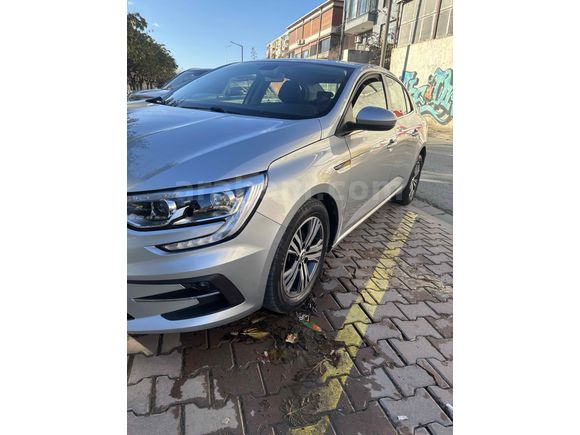 Sahibinden Renault Megane 1.3 TCe Touch 2023 Model 