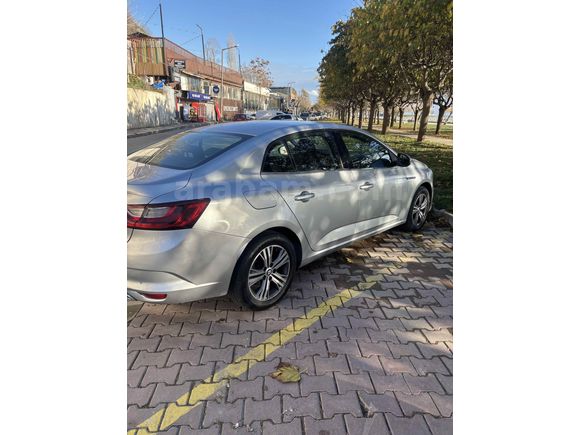 Sahibinden Renault Megane 1.3 TCe Touch 2023 Model 