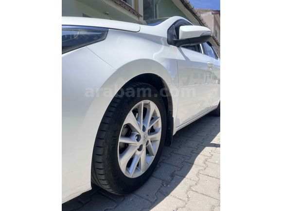 Yetkili Servis Bakımlı Orijinal Toyota Corolla 1.4 D-4D Premium 2015 Model  
