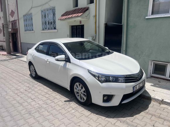 Yetkili Servis Bakımlı Orijinal Toyota Corolla 1.4 D-4D Premium 2015 Model  