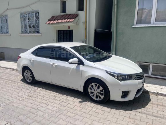 Yetkili Servis Bakımlı Orijinal Toyota Corolla 1.4 D-4D Premium 2015 Model  