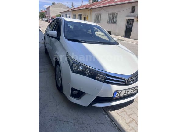 Yetkili Servis Bakımlı Orijinal Toyota Corolla 1.4 D-4D Premium 2015 Model  