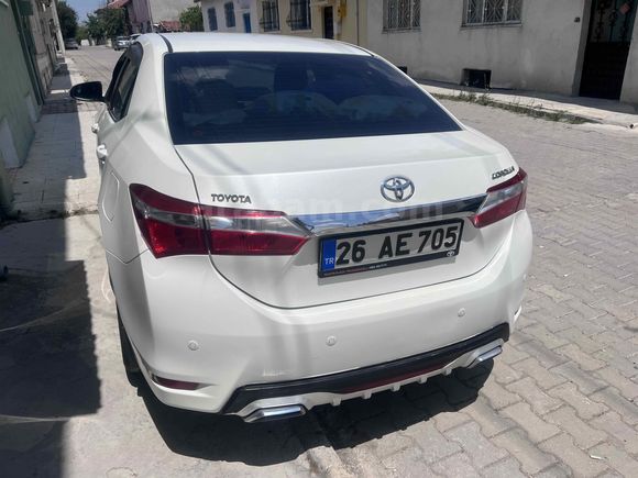 Yetkili Servis Bakımlı Orijinal Toyota Corolla 1.4 D-4D Premium 2015 Model  