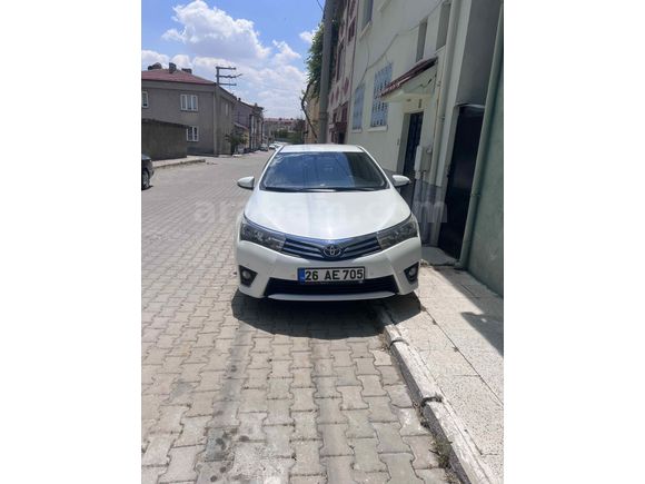 Yetkili Servis Bakımlı Orijinal Toyota Corolla 1.4 D-4D Premium 2015 Model  