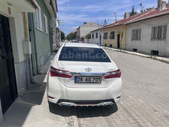 Yetkili Servis Bakımlı Orijinal Toyota Corolla 1.4 D-4D Premium 2015 Model  