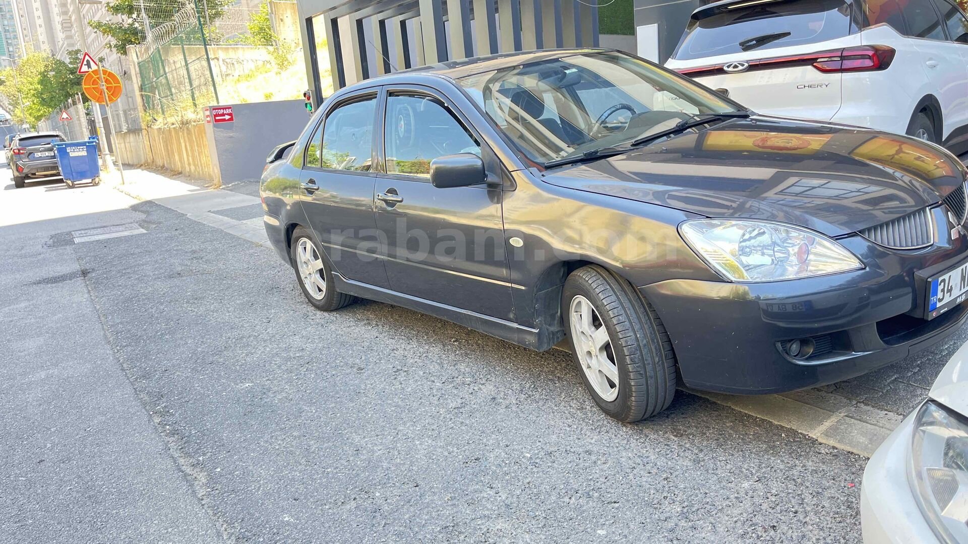 Sahibinden Mitsubishi Lancer 1.6 Comfort 2004 Model İstanbul 358.000 km Füme 2