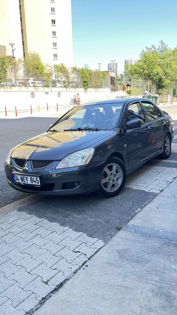 Sahibinden Mitsubishi Lancer 1.6 Comfort 2004 Model İstanbul 358.000 km Füme 4