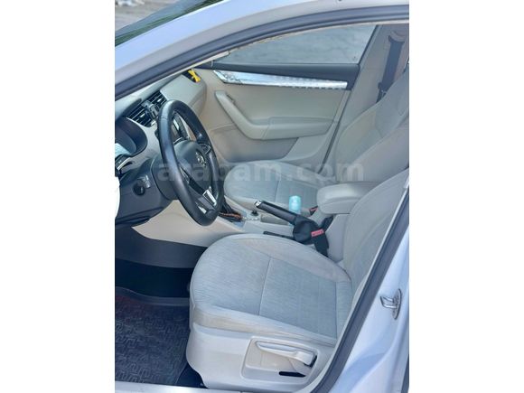 SKODA OCTAVİA 1.6 TDI ELAGANCE CR 2015 MODEL   