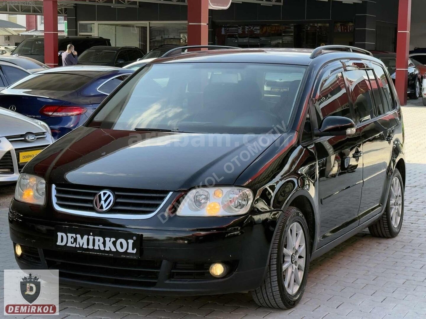Galeriden Volkswagen Touran 1.6 FSi Comfortline 2004 Model Adana 270.000 km Siyah 3