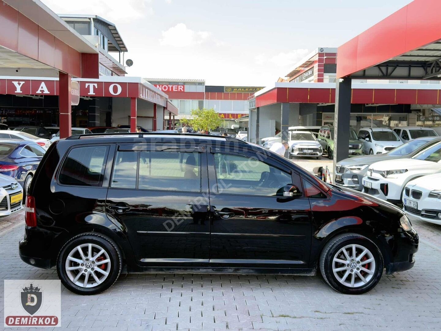 Galeriden Volkswagen Touran 1.6 FSi Comfortline 2004 Model Adana 270.000 km Siyah 5