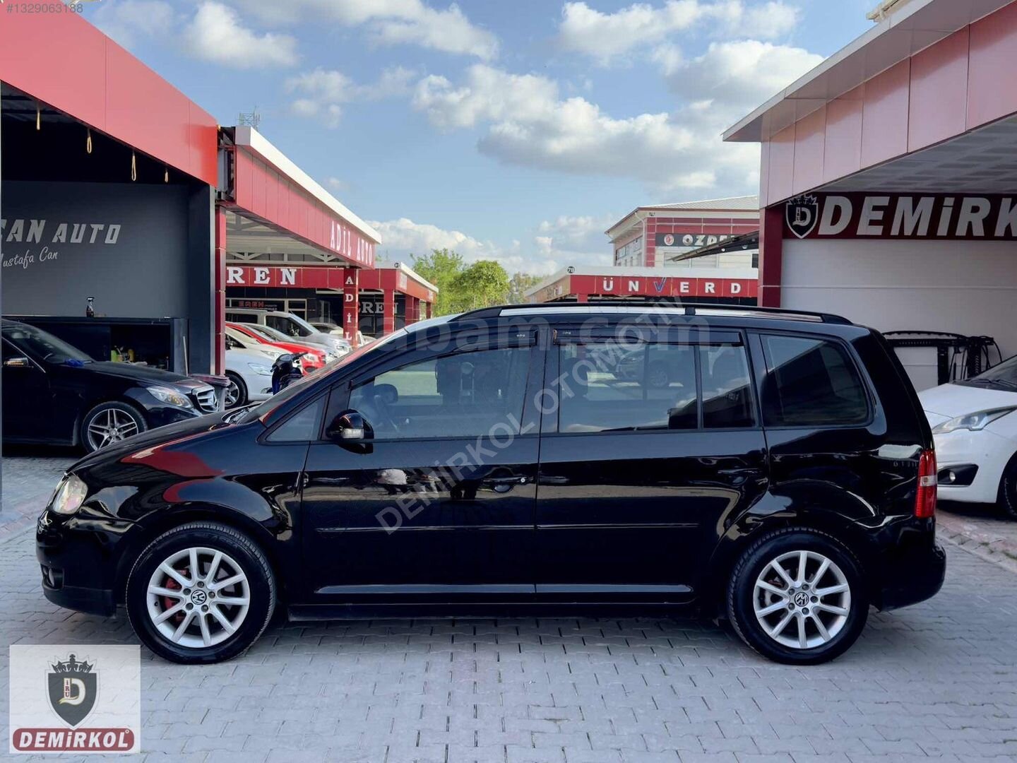 Galeriden Volkswagen Touran 1.6 FSi Comfortline 2004 Model Adana 270.000 km Siyah 4
