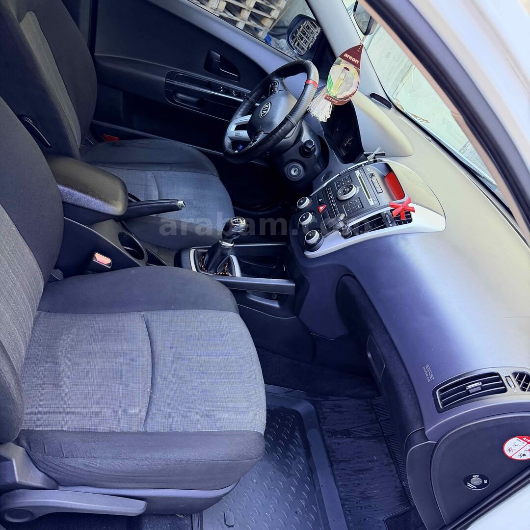 Sahibinden Kia Ceed 1.6 CRDi Motion 2011 Model İstanbul 213.000 km Beyaz 3