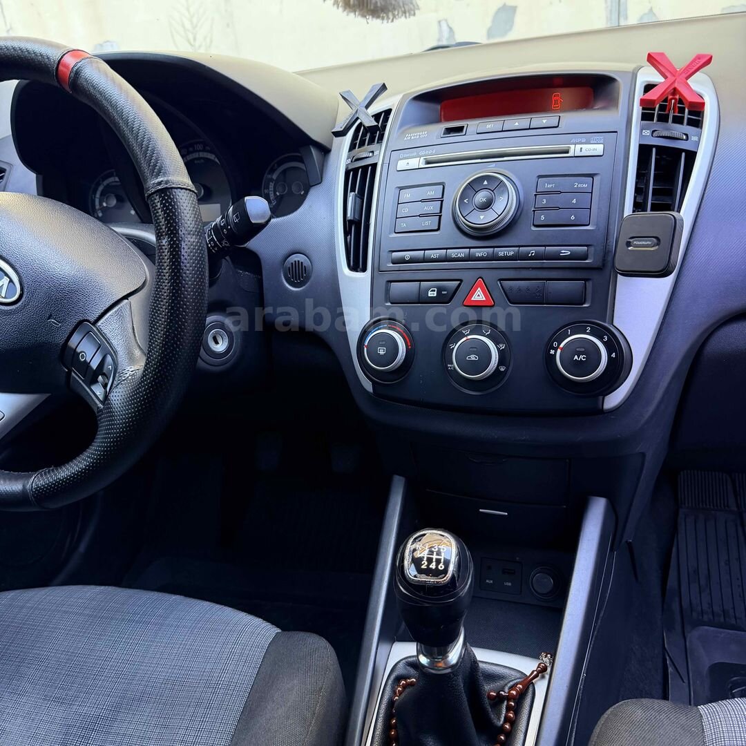 Sahibinden Kia Ceed 1.6 CRDi Motion 2011 Model İstanbul 213.000 km Beyaz 4