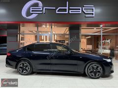 ERDAĞ'DAN 2025 BMW 5.20İ M-SPORT BOYASIZ 20 JANT+HEAD UP+SOĞUTMA