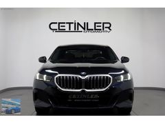ÇETİNLER 2025 BMW 5.20i M SPORT-HARMAN KARDON İÇİ MOKKA BOYASIZ