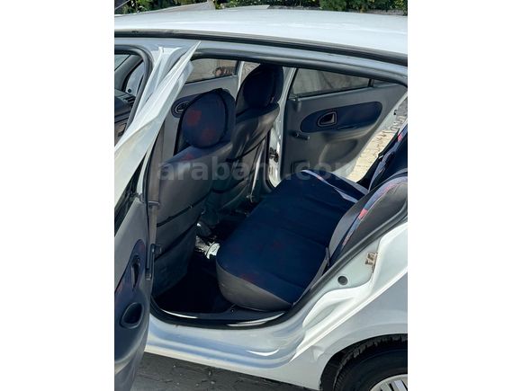 Sahibinden Renault Clio 1.4 RNA 2000 Model 310binde Değişensiz klimalı