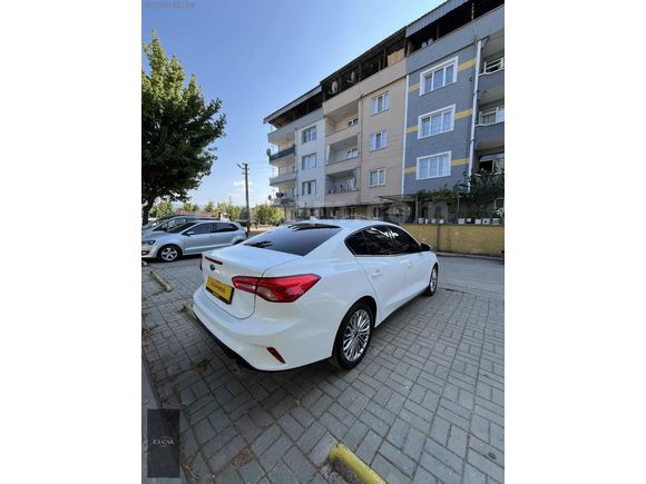 2020 FORD FOCUS 1.5 TDCİ EcoBlue 8 İLERİ OTOMATİK TİTANİUM FULL