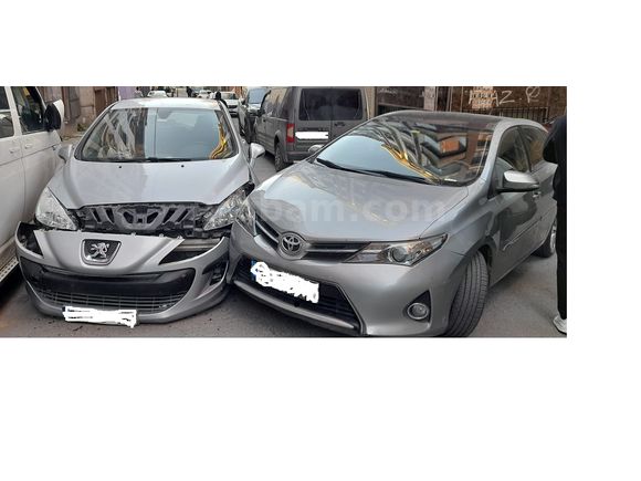 Sahibinden Toyota Auris 1.4 D-4D Advance Skypack 2013 Model 
