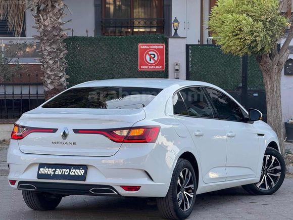 2024 ÇIKIŞLI İLK SAHİBİNDEN /GARANTİSİ DEVAM EDİYOR SERVİS BKMLI