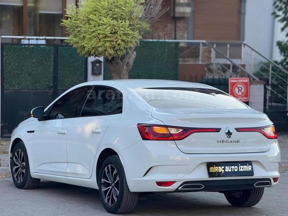 2024 ÇIKIŞLI İLK SAHİBİNDEN /GARANTİSİ DEVAM EDİYOR SERVİS BKMLI