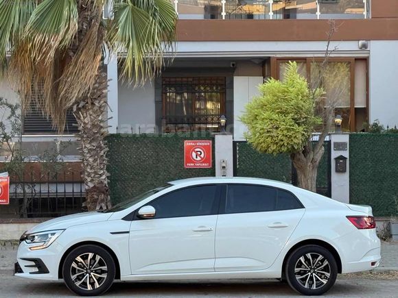 2024 ÇIKIŞLI İLK SAHİBİNDEN /GARANTİSİ DEVAM EDİYOR SERVİS BKMLI