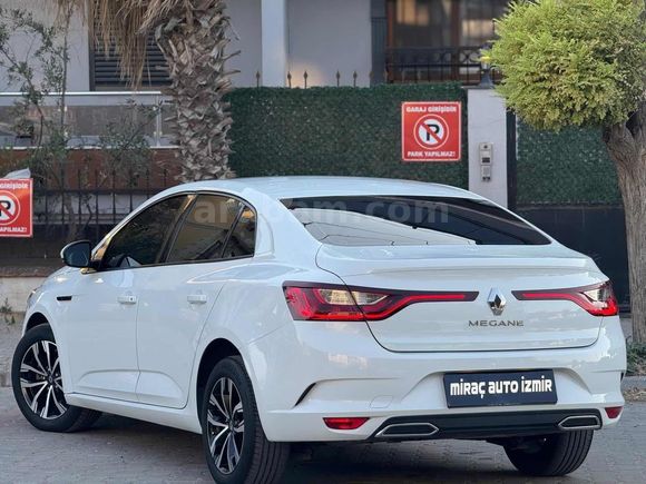 2024 ÇIKIŞLI İLK SAHİBİNDEN /GARANTİSİ DEVAM EDİYOR SERVİS BKMLI