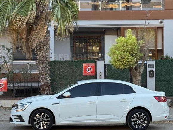 2024 ÇIKIŞLI İLK SAHİBİNDEN /GARANTİSİ DEVAM EDİYOR SERVİS BKMLI