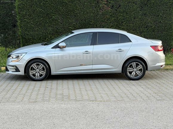 2023 MEGANE 4 TOUCH 1,3 TCE OTOMATİK HATASIZ 45 BİN KM DE