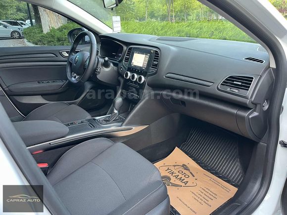 ÇAPRAZ'DAN 2025 MEGANE TOUCH PLUS HATASIZ BOYASIZ 38 BİN KM