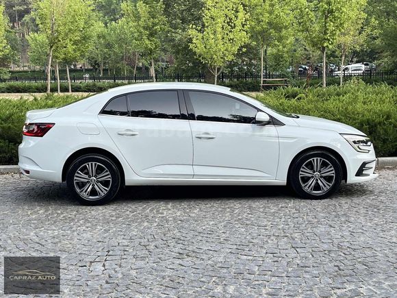ÇAPRAZ'DAN 2025 MEGANE TOUCH PLUS HATASIZ BOYASIZ 38 BİN KM