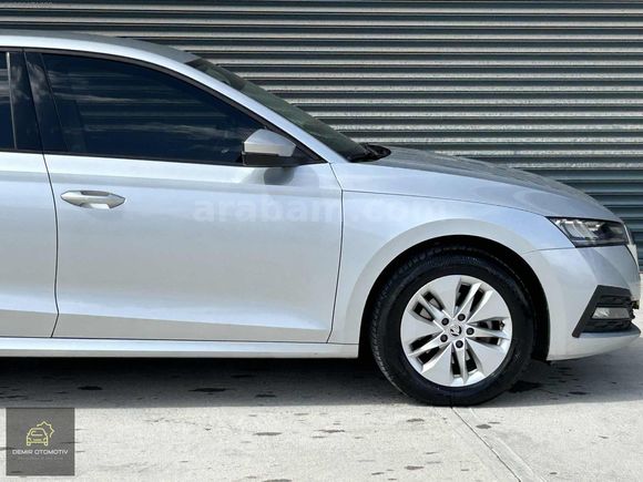 2021 HATASIZ SKODA OCTAVİA 1.0 E-TEC ELİTE CAR PLAY