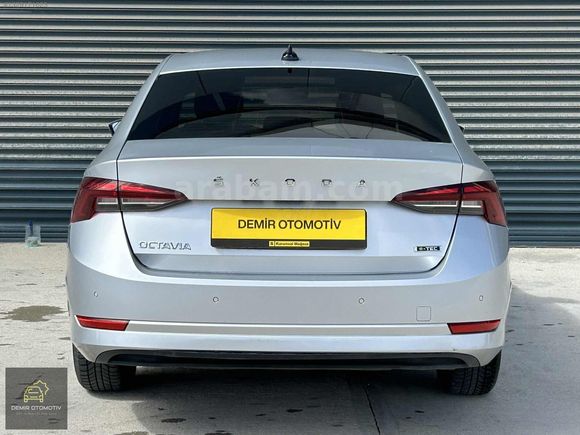 2021 HATASIZ SKODA OCTAVİA 1.0 E-TEC ELİTE CAR PLAY