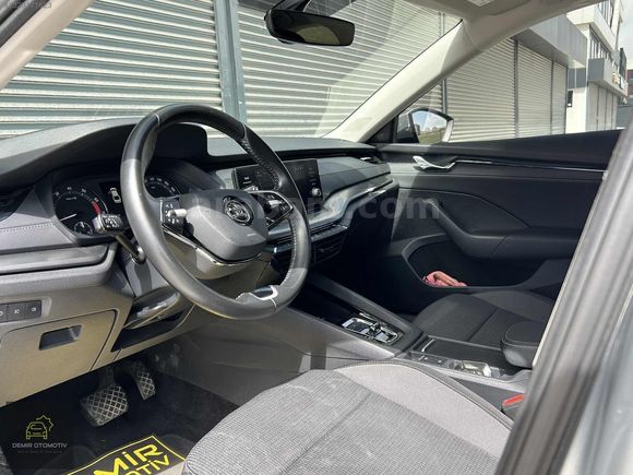 2021 HATASIZ SKODA OCTAVİA 1.0 E-TEC ELİTE CAR PLAY