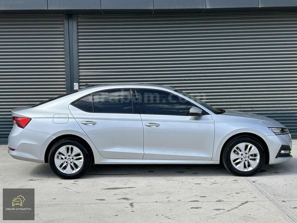 2021 HATASIZ SKODA OCTAVİA 1.0 E-TEC ELİTE CAR PLAY