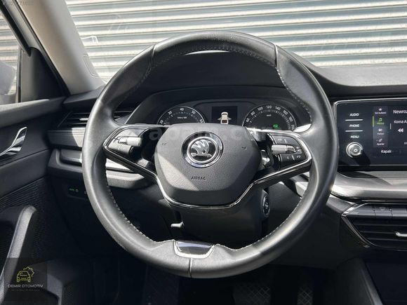 2021 HATASIZ SKODA OCTAVİA 1.0 E-TEC ELİTE CAR PLAY