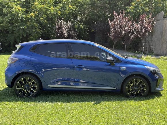 2024 CLİO 1.6 E Tech Techno Espirit Alpine 10.000 KM de